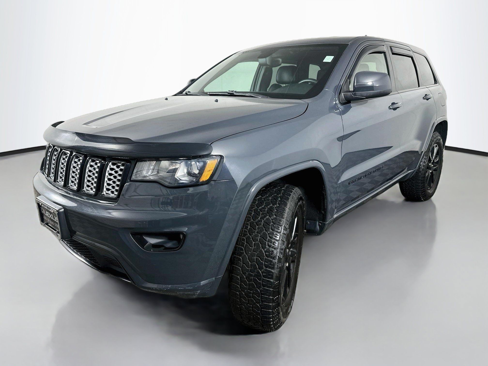 Used 2017 Jeep Grand Cherokee Altitude AWD/4WD image 3
