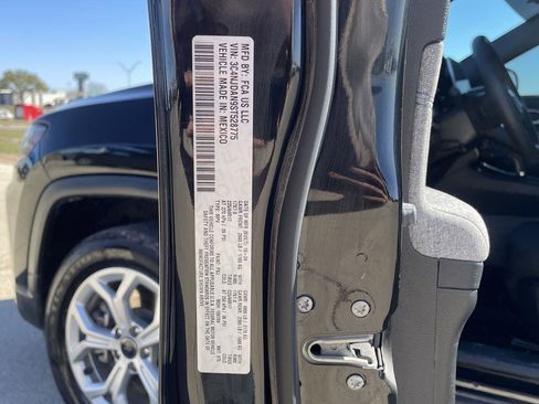 Used 2025 Jeep Compass Sport image 37