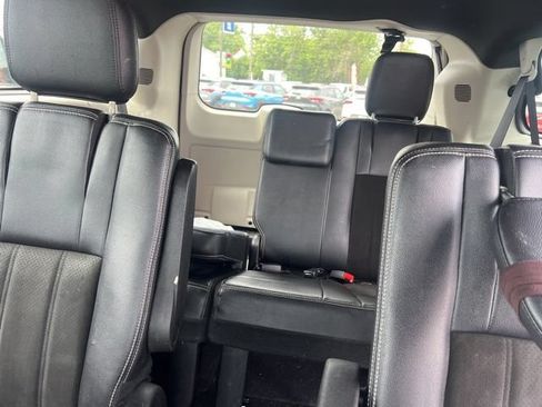 Used 2019 Dodge Grand Caravan SXT FWD image 12