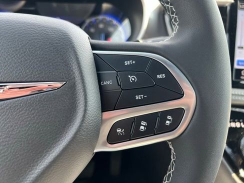 New 2026 Chrysler Pacifica Select FWD image 8