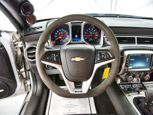 Used 2015 Chevrolet Camaro SS w/ SS Performance Package RWD image 18