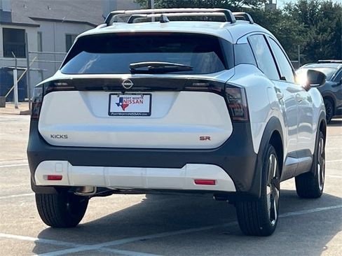 New 2026 Nissan Kicks SR image 7