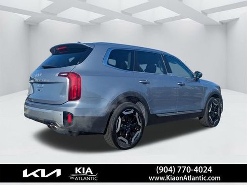 Used 2023 Kia Telluride S image 3