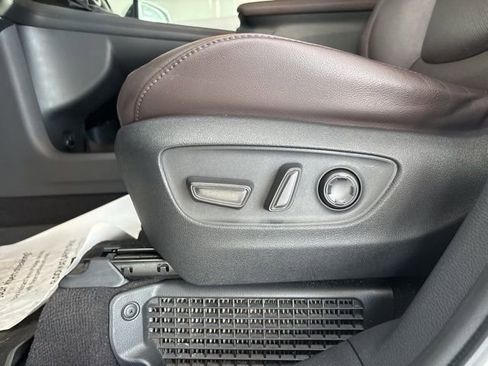 Used 2021 Toyota Sienna Platinum image 26