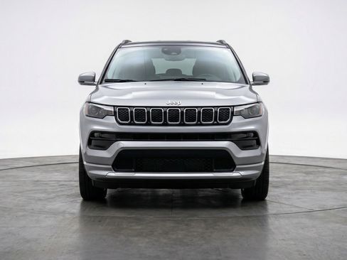 Used 2025 Jeep Compass Limited image 2