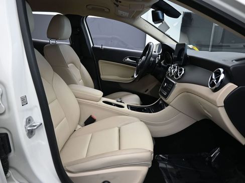 Used 2018 Mercedes-Benz GLA 250 image 44