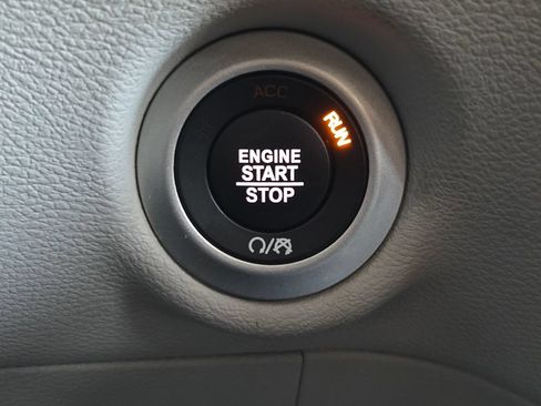 Certified 2018 Chrysler Pacifica Touring-L Plus FWD image 12