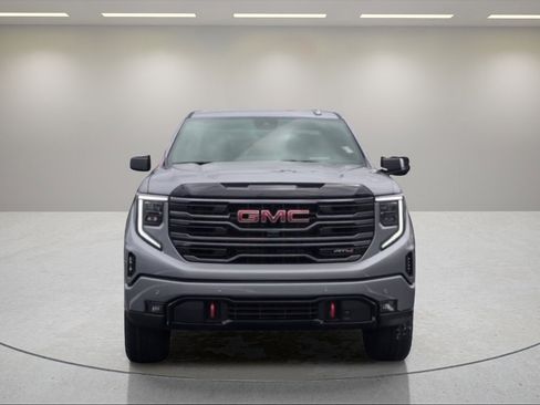 Used 2025 GMC Sierra 1500 AT4 w/ Technology Package image 8