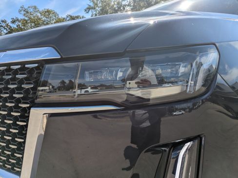 Used 2024 Cadillac Escalade Premium Luxury image 9