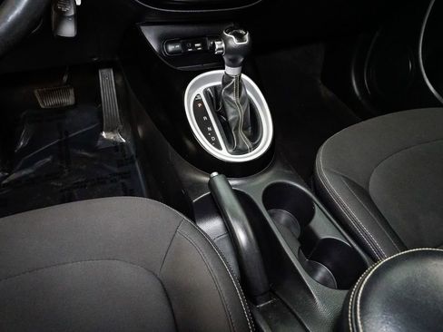 Used 2015 Kia Soul + image 16