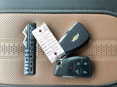 Used 2024 Chevrolet Silverado 2500 High Country AWD/4WD image 45