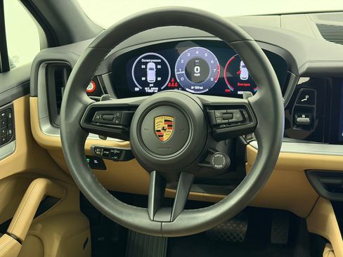 Used 2024 Porsche Cayenne AWD image 17