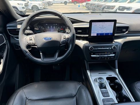 Used 2020 Ford Explorer XLT w/ Equipment Group 202A RWD image 13