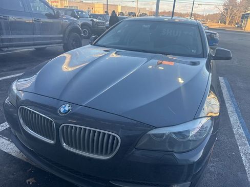 Used 2011 BMW 550i xDrive Sedan image 2
