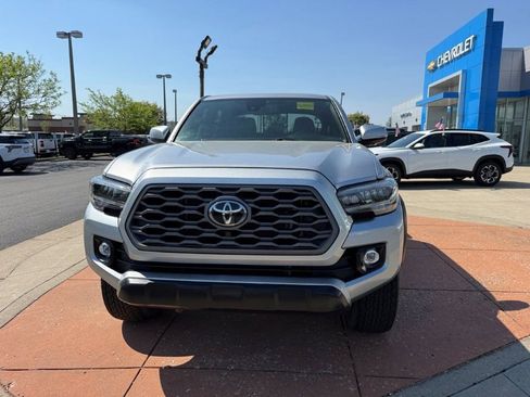 Used 2023 Toyota Tacoma TRD Off-Road w/ TRD Premium Off Road Package AWD/4WD image 2