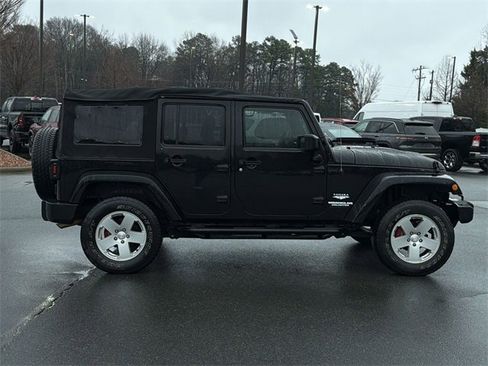 Used 2015 Jeep Wrangler Unlimited Sahara image 14