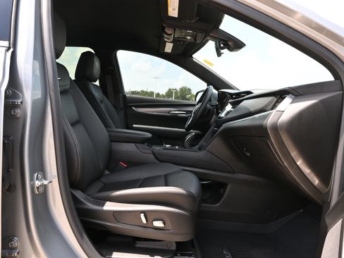 Used 2025 Cadillac XT5 Luxury w/ LPO, Floor Liner Package FWD image 26