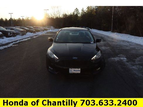 Used 2018 Ford Focus SE w/ SE Appearance Package image 2