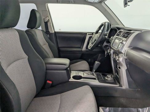 Used 2014 Toyota 4Runner SR5 AWD/4WD image 31