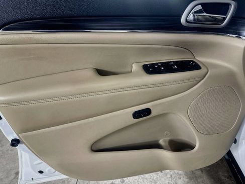 Used 2020 Jeep Grand Cherokee Limited w/ Luxury Group II AWD/4WD image 11
