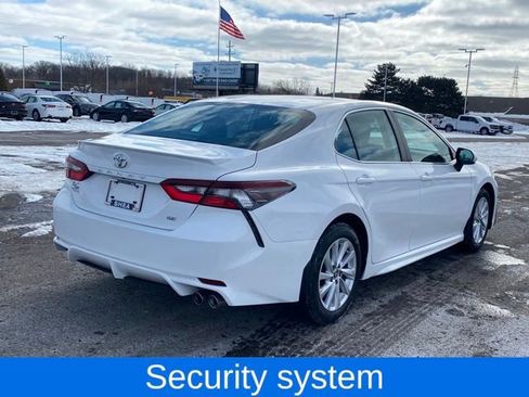 Used 2023 Toyota Camry SE image 4