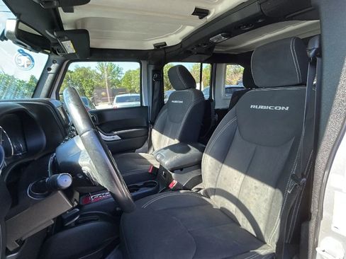 Used 2016 Jeep Wrangler Unlimited Rubicon w/ Connectivity Group AWD/4WD image 30