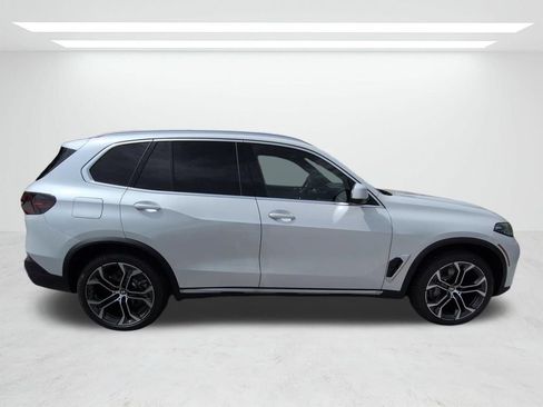 New 2026 BMW X5 xDrive40i w/ Premium Package AWD/4WD image 3