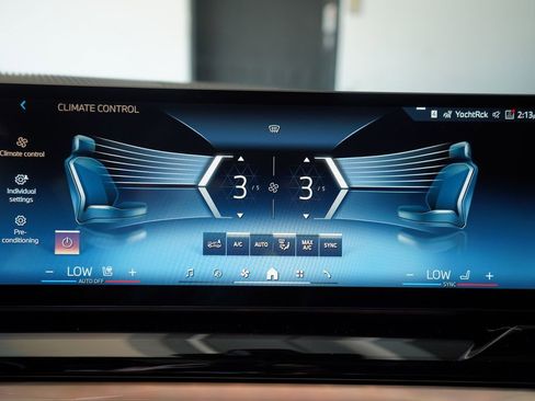 Used 2026 BMW i5 eDrive40 w/ Premium Package image 18