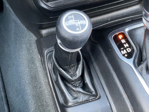 Used 2022 Jeep Gladiator Sport AWD/4WD image 27