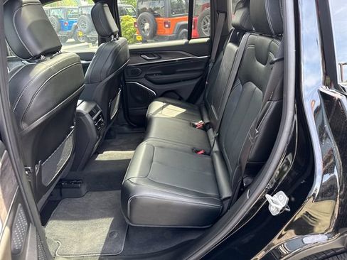 New 2025 Jeep Grand Cherokee Overland AWD/4WD image 13