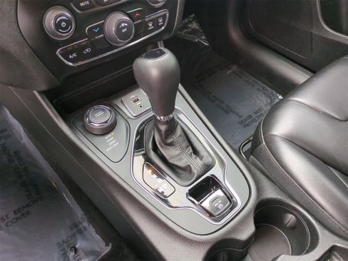 Certified 2020 Jeep Cherokee Latitude Plus image 31