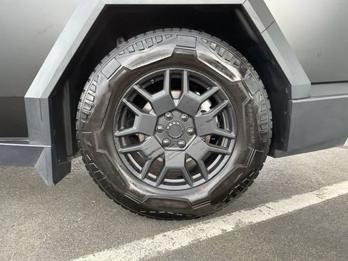 Used 2024 Tesla Cybertruck Cyberbeast AWD/4WD image 31