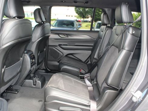 Used 2024 Jeep Grand Cherokee L Altitude AWD/4WD image 14