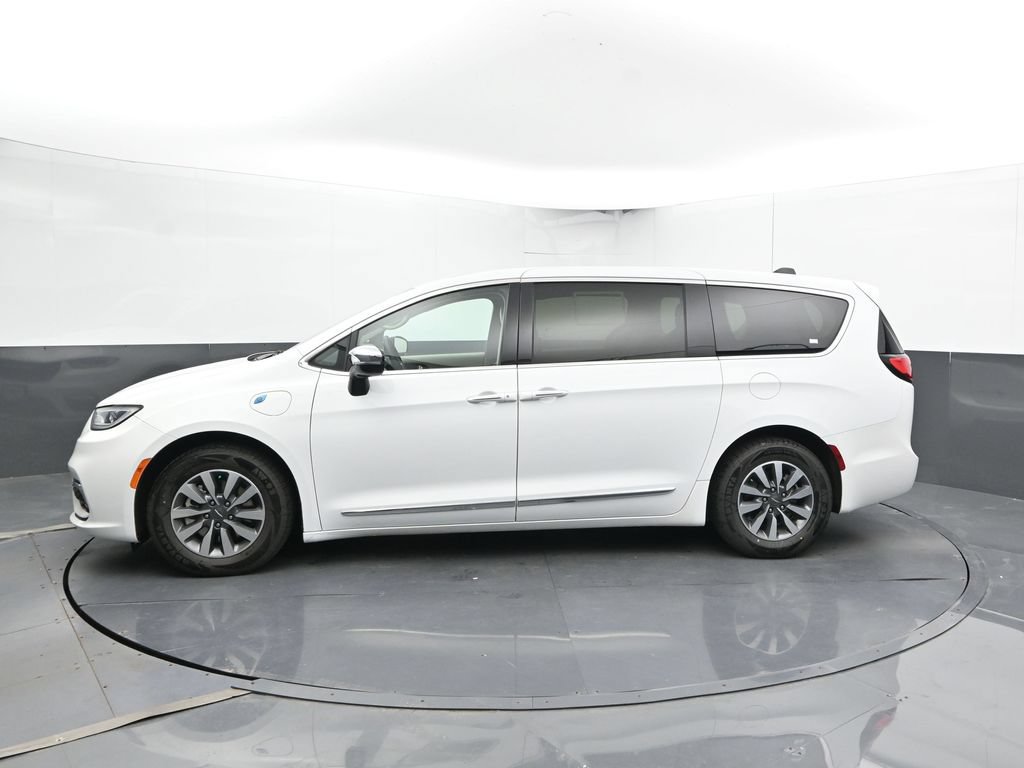 Used 2023 Chrysler Pacifica Limited FWD image 7