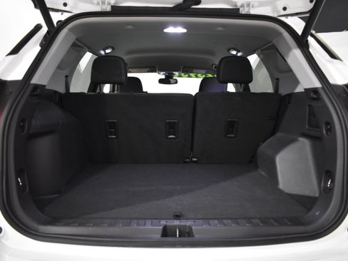 Used 2024 GMC Terrain SLE w/ Driver Convenience Package image 33