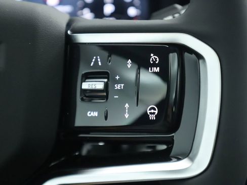 Used 2025 Land Rover Discovery Sport S image 13