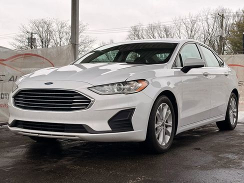 Used 2020 Ford Fusion SE image 3