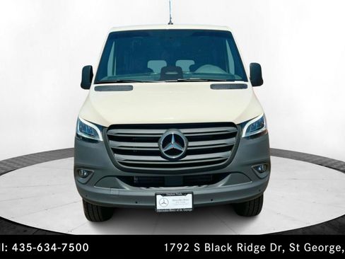 Used 2025 Mercedes-Benz Sprinter 2500 image 8