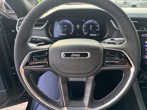 New 2025 Jeep Grand Cherokee Overland image 41