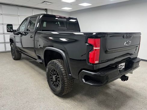Used 2024 Chevrolet Silverado 2500 ZR2 w/ Technology Package image 8