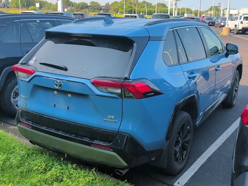 Used 2022 Toyota RAV4 SE w/ Convenience Package AWD/4WD image 4