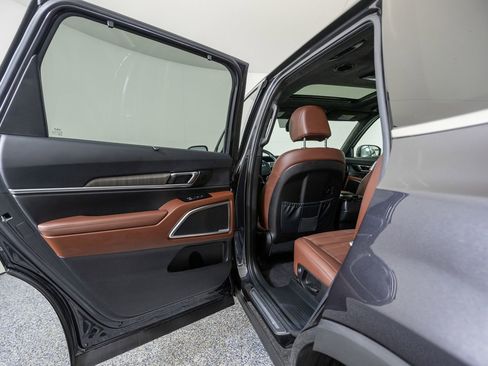 Used 2025 Kia Telluride SX Prestige AWD/4WD image 25