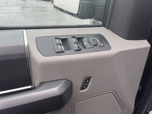 Used 2018 Ford F150 XLT w/ Equipment Group 302A Luxury AWD/4WD image 17