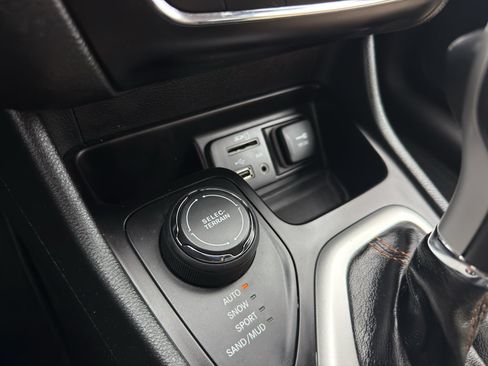Used 2016 Jeep Cherokee Limited AWD/4WD image 20