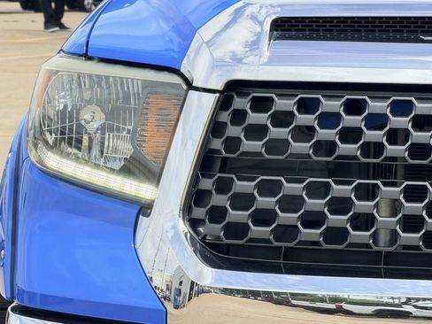 Used 2020 Toyota Tundra SR5 w/ SR5 Leather Package RWD image 4