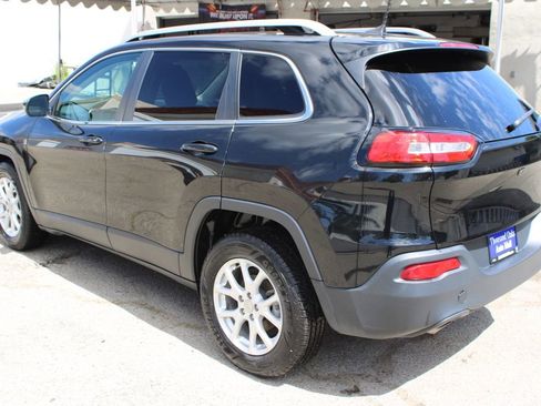 Used 2017 Jeep Cherokee Latitude FWD image 6