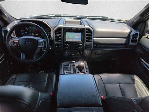 Used 2018 Ford Expedition XLT w/ Equipment Group 202A AWD/4WD image 17