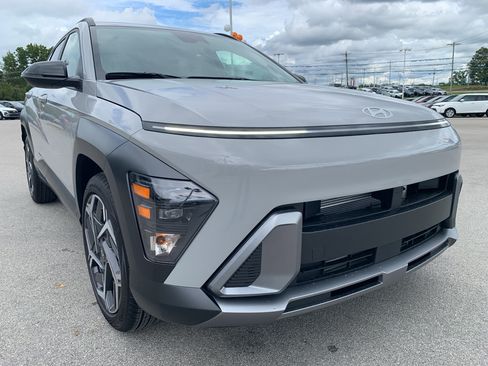 Used 2026 Hyundai Kona SEL Premium image 2