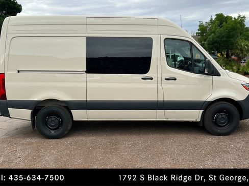 Used 2025 Mercedes-Benz Sprinter 2500 image 6