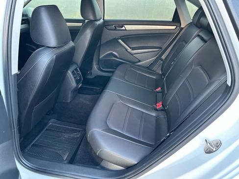 Used 2022 Volkswagen Passat 2.0T SE image 13